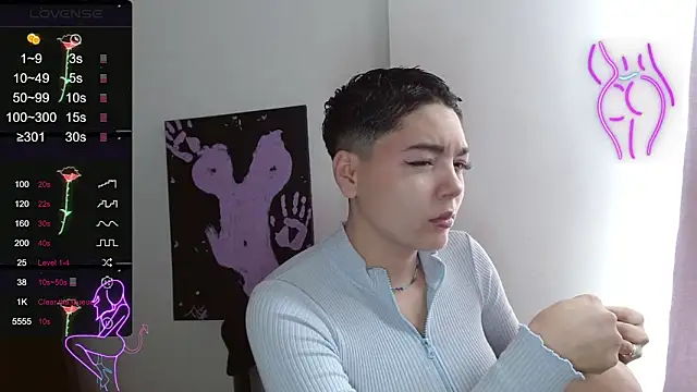 TRIXIE TANG28 online show from March 8, 7:31 pm