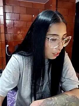 Snapshot of Raven__purple chatting on January 23, 4:41 am Raven  purple online show from January 23, 4:41 am