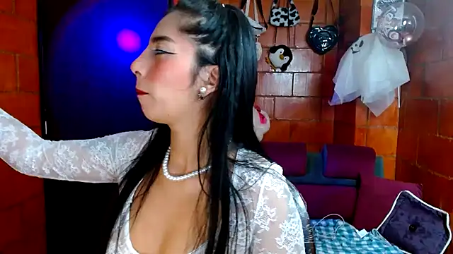 Snapshot of Raven__purple chatting on October 1, 2:17 am Raven  purple online show from October 1, 2:17 am