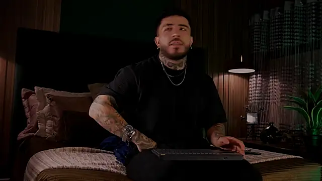 Snapshot of LeoSalvatore_ chatting on February 27, 4:20 am LeoSalvatore online show from February 27, 4:20 am