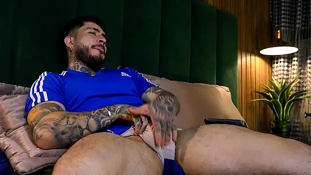 Snapshot of LeoSalvatore_ chatting on March 12, 2:41 am LeoSalvatore online show from March 12, 2:41 am