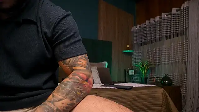 Snapshot of LeoSalvatore_ chatting on March 18, 8:14 am LeoSalvatore online show from March 18, 8:14 am