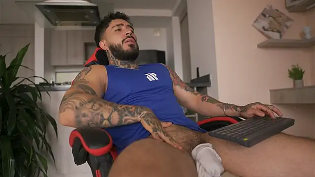 Snapshot of LeoSalvatore_ chatting on October 10, 3:55 pm LeoSalvatore online show from October 10, 3:55 pm