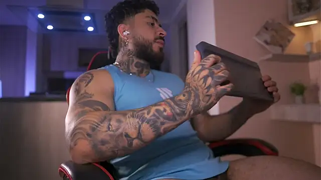 Snapshot of LeoSalvatore_ chatting on October 27, 12:36 am LeoSalvatore online show from October 27, 12:36 am