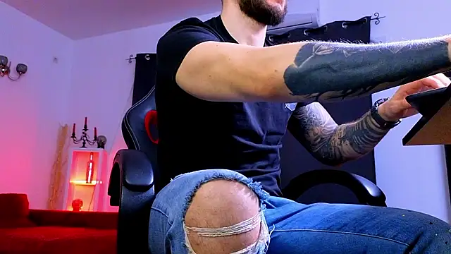 MightyAaron66 online show from February 14, 3:42 pm