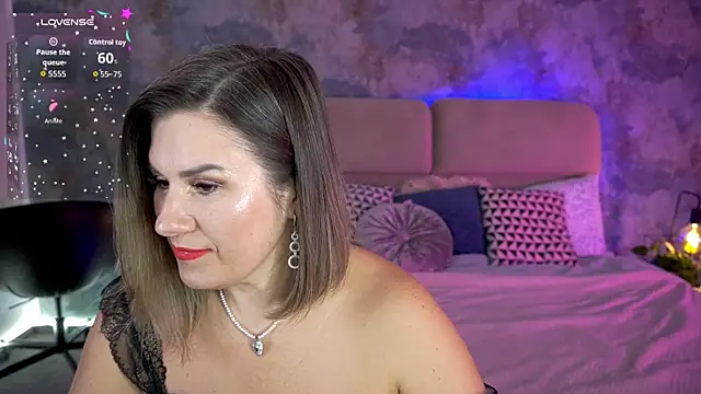 Snapshot of KiraRoxx chatting on February 7, 4:33 pm KiraRoxx online show from February 7, 4:33 pm