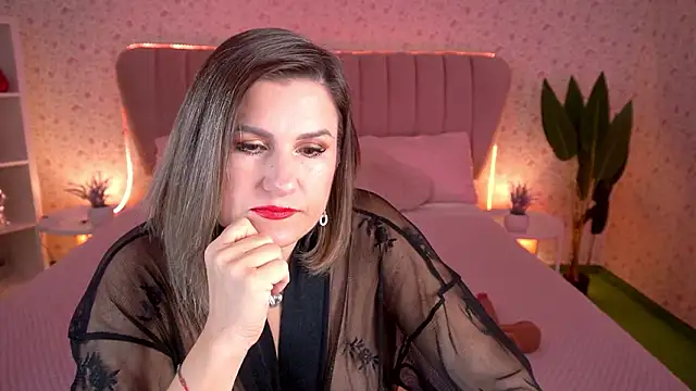 Snapshot of KiraRoxx chatting on February 18, 6:04 pm KiraRoxx online show from February 18, 6:04 pm