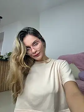 Snapshot of cuteluci_ chatting on June 30, 6:47 am cuteluci online show from June 30, 6:47 am