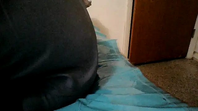 Snapshot of Emilylyn2501 chatting on February 1, 1:34 am Emilylyn2501 online show from February 1, 1:34 am