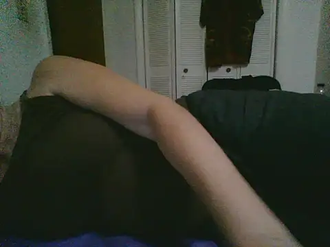 Snapshot of Emilylyn2501 chatting on October 25, 2:08 am Emilylyn2501 online show from October 25, 2:08 am