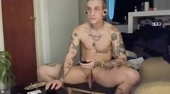 Snapshot of FakkaKaine_ chatting on March 2, 10:27 pm FakkaKaine  online show from March 2, 10:27 pm