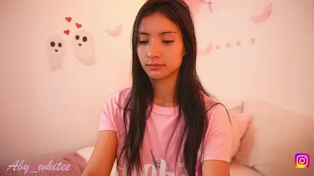 Snapshot of AbyWhitee chatting on October 27, 4:27 am AbyWhitee online show from October 27, 4:27 am