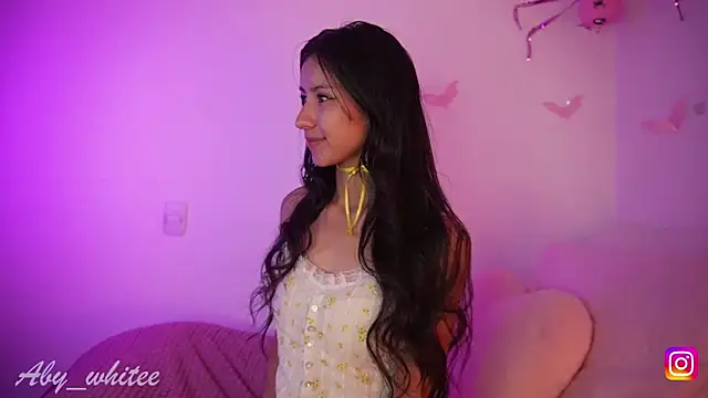 Snapshot of AbyWhitee chatting on November 1, 5:53 am AbyWhitee online show from November 1, 5:53 am