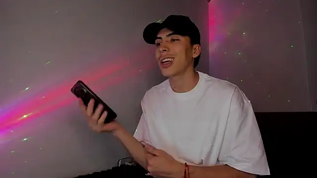 Snapshot of HeellBoy_ chatting on May 29, 2:42 am HeellBoy online show from May 29, 2:42 am