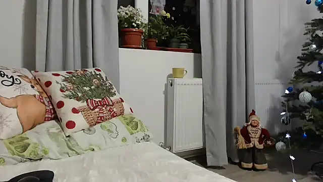 Snapshot of SweetMaddy888 chatting on December 8, 5:11 pm SweetMaddy888 online show from December 8, 5:11 pm