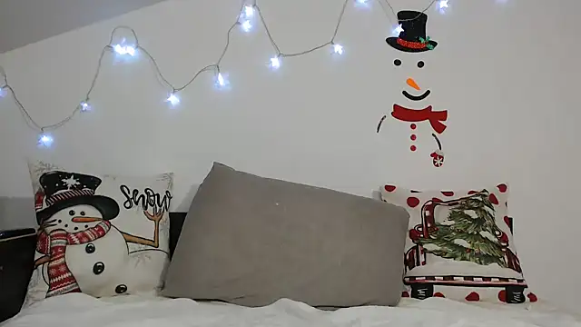 Snapshot of SweetMaddy888 chatting on December 14, 7:25 pm SweetMaddy888 online show from December 14, 7:25 pm