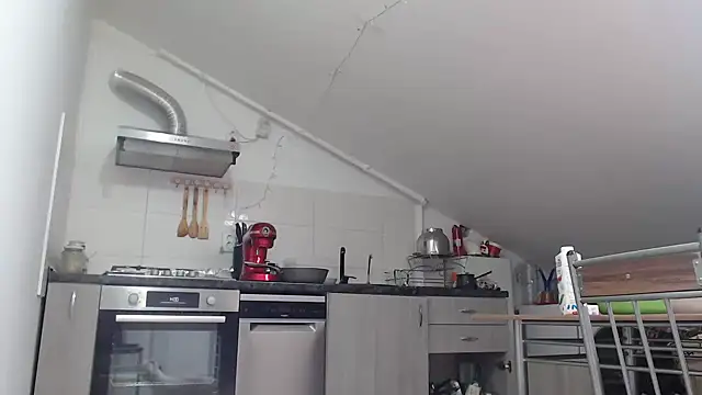 Snapshot of SweetMaddy888 chatting on December 23, 11:04 am SweetMaddy888 online show from December 23, 11:04 am