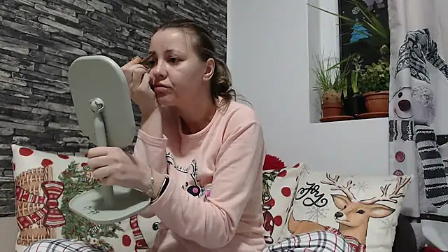 Snapshot of SweetMaddy888 chatting on December 27, 4:15 am SweetMaddy888 online show from December 27, 4:15 am