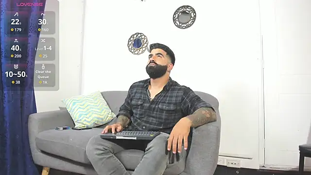 Snapshot of Lyon_vach chatting on May 17, 3:15 am Lyon vach online show from May 17, 3:15 am
