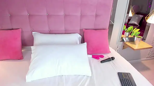 ArticaBelle online show from September 13, 4:34 am