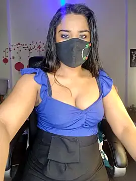 Snapshot of Black-Pearll chatting on April 22, 8:17 am Black-Pearll online show from April 22, 8:17 am