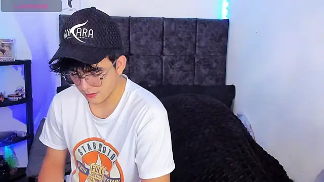 nolan twink1 online show from April 18, 5:39 pm