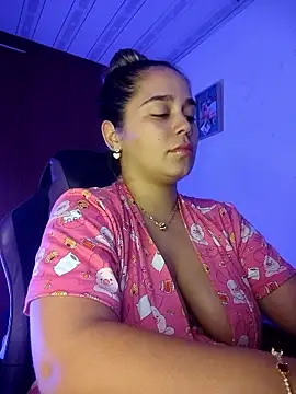 LaurenWelly  online show from May 21, 1:23 am