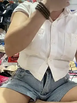 Snapshot of Cesywet chatting on October 1, 4:51 am Cesywet online show from October 1, 4:51 am