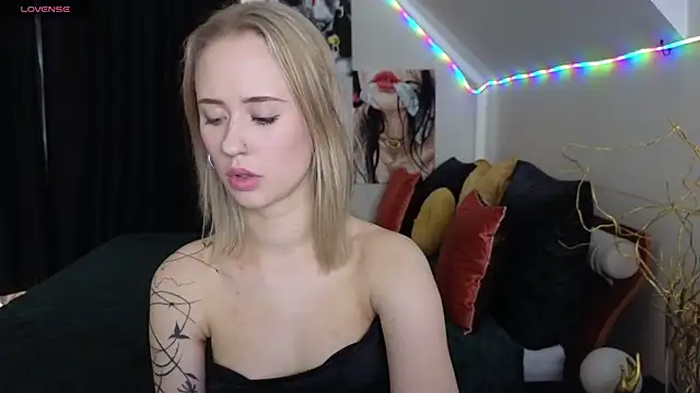 SashaBrooks online show from October 12, 1:32 pm