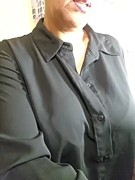 Snapshot of Foxlady2271 chatting on February 13, 9:49 pm Foxlady2271 online show from February 13, 9:49 pm