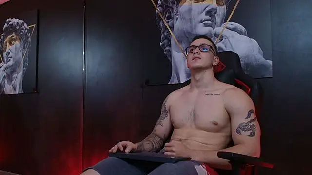 JacksonOlsenn online show from October 15, 9:04 pm