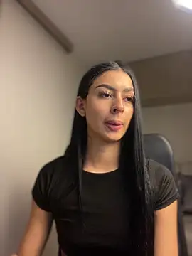 Snapshot of maddy_bronw_ chatting on December 22, 12:07 am maddy bronw online show from December 22, 12:07 am