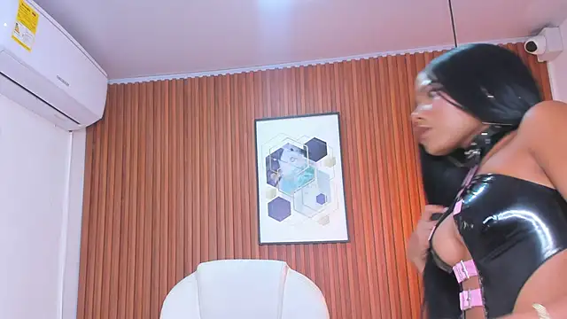 RoxannaHanson online show from March 6, 4:30 am