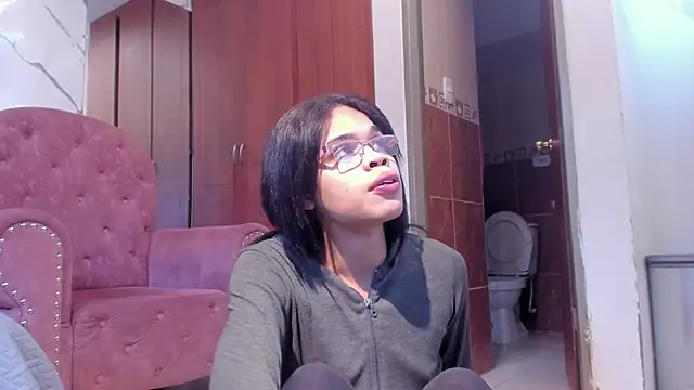 Snapshot of evelyn_wine chatting on November 20, 6:18 pm evelyn wine online show from November 20, 6:18 pm