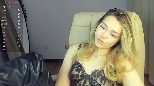 Snapshot of Evia_r0se chatting on January 18, 11:21 am Evia r0se online show from January 18, 11:21 am