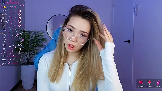 Snapshot of Evia_r0se chatting on January 26, 7:32 am Evia r0se online show from January 26, 7:32 am