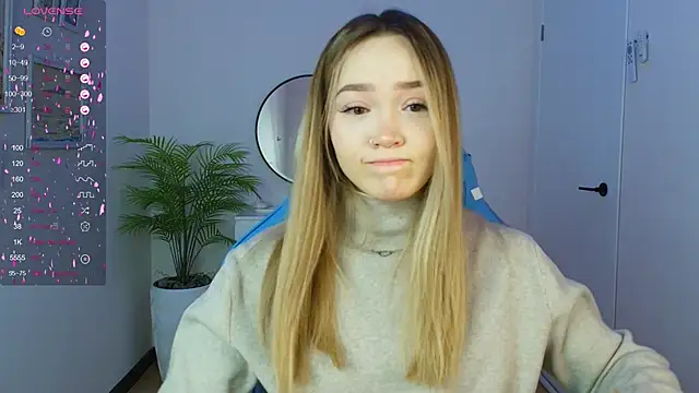 Snapshot of Evia_r0se chatting on January 30, 2:06 am Evia r0se online show from January 30, 2:06 am