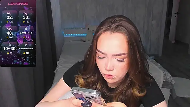 Snapshot of Evia_r0se chatting on June 13, 4:43 am Evia r0se online show from June 13, 4:43 am