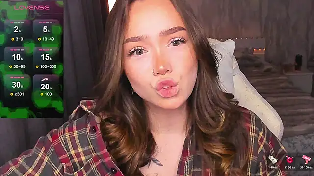 Snapshot of Evia_r0se chatting on June 20, 10:07 am Evia r0se online show from June 20, 10:07 am