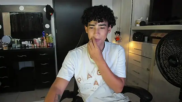 Snapshot of jake_willianss chatting on May 31, 10:22 pm jake willianss online show from May 31, 10:22 pm
