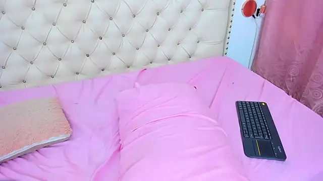 Snapshot of Kim_Eli chatting on December 19, 10:32 pm Kim Eli online show from December 19, 10:32 pm