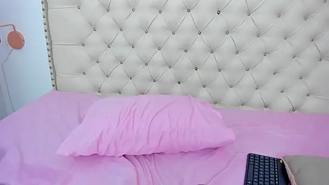 Snapshot of Kim_Eli chatting on December 29, 7:43 pm Kim Eli online show from December 29, 7:43 pm