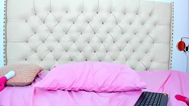 Snapshot of Kim_Eli chatting on January 4, 10:45 pm Kim Eli online show from January 4, 10:45 pm