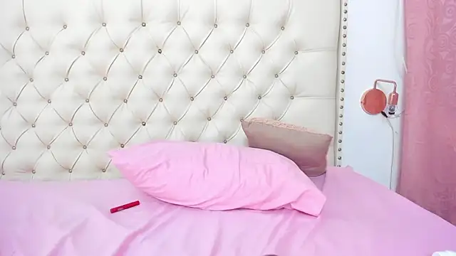 Snapshot of Kim_Eli chatting on February 8, 1:54 am Kim Eli online show from February 8, 1:54 am