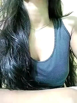 MISSQUEEN48 online show from February 9, 4:40 pm