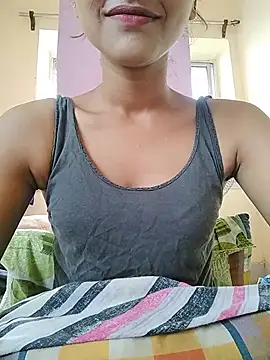 MISSQUEEN48 online show from June 29, 7:14 am