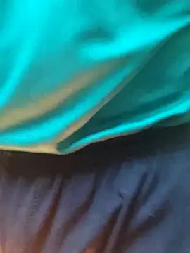 Snapshot of Wild-Honey chatting on December 21, 3:25 am Wild-Honey online show from December 21, 3:25 am