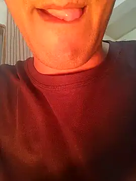 Snapshot of Wild-Honey chatting on December 24, 1:27 am Wild-Honey online show from December 24, 1:27 am