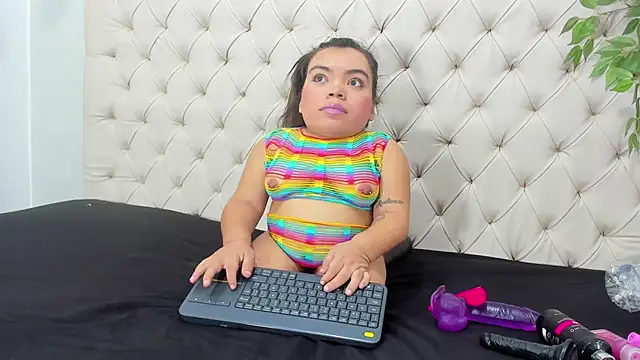 Snapshot of Michelle_Brooks chatting on February 3, 11:05 pm Michelle Brooks online show from February 3, 11:05 pm