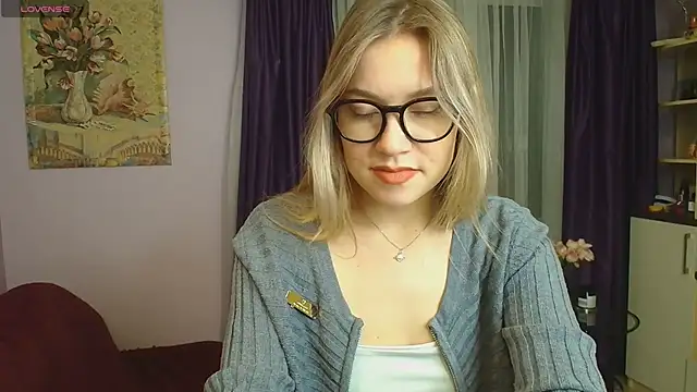 TaylorBre online show from December 11, 3:15 pm